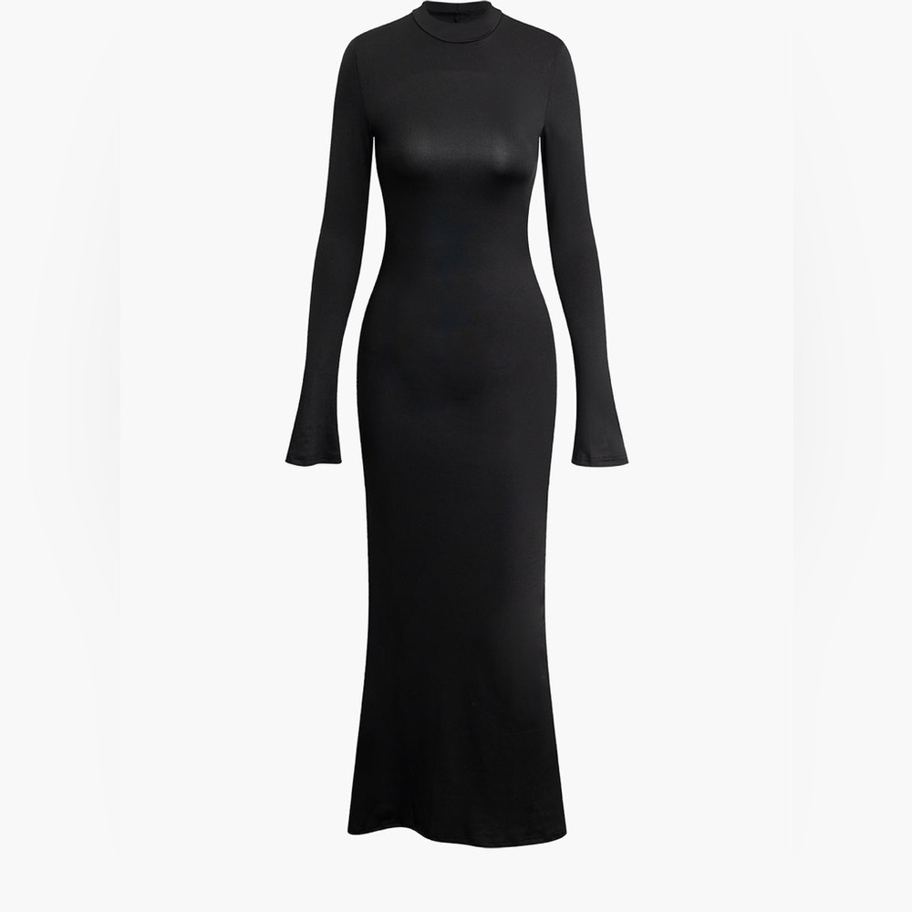 Turtleneck Long Sleeve Backless
Maxi Dress